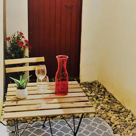 Lägenhet La Maisonnette De La Concorde Au Coeur De