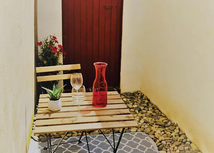 Апартаменты La Maisonnette De La Concorde Au Coeur De